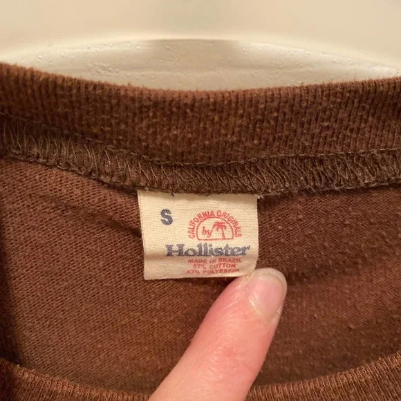 Vintage Hollister Brown Long sleeve t-shirt with blue surfer image - Unisex S - Picture 4 of 7